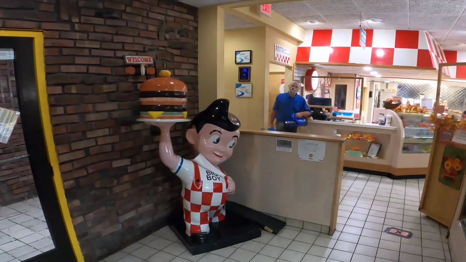 Washington area restaurant dining room maintained on a SWAT cleaning program